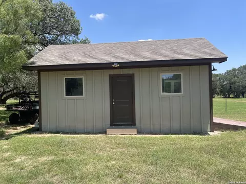 Exterior - 574 County Road 660, Devine, TX 78016 photo 19 of 25