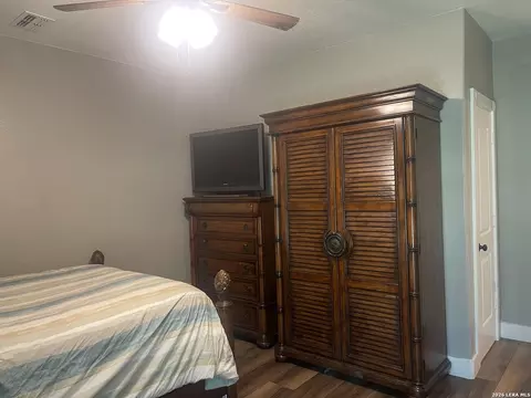 Bedroom - 574 County Road 660, Devine, TX 78016 photo 7 of 18