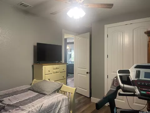 Bedroom - 574 County Road 660, Devine, TX 78016 photo 5 of 18
