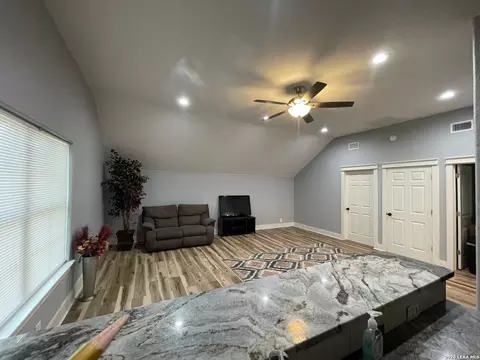 Living - 574 County Road 660, Devine, TX 78016 photo 3 of 4