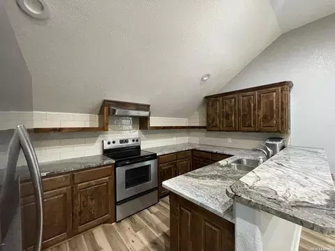 Kitchen - 574 County Road 660, Devine, TX 78016 photo 8 of 10