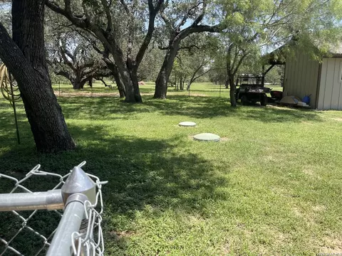Exterior - 574 County Road 660, Devine, TX 78016 photo 18 of 25
