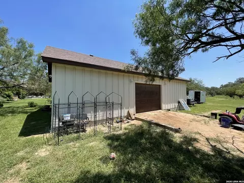 Exterior - 574 County Road 660, Devine, TX 78016 photo 8 of 25