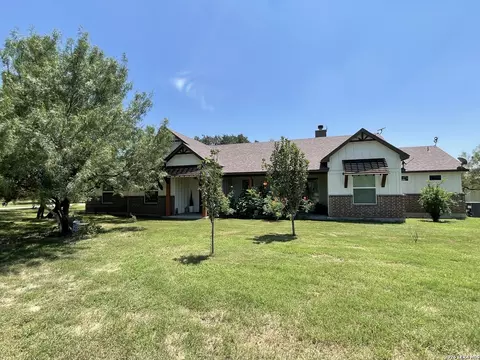 Exterior - 574 County Road 660, Devine, TX 78016 photo 4 of 25