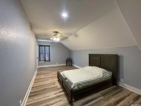 Bedroom - 574 County Road 660, Devine, TX 78016 photo 13 of 18