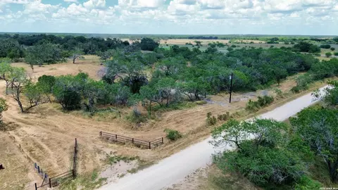 118 Pr Dax Ln, Pleasanton, TX 78064