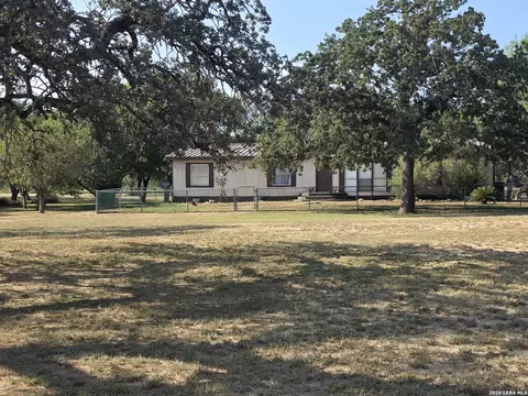 58 Covey Dr, Lytle, TX 78052 photo 2
