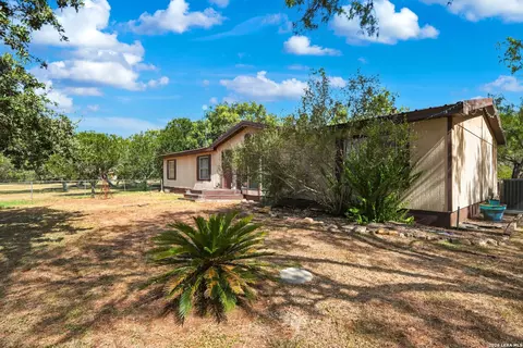 58 Covey Dr, Lytle, TX 78052 photo 5
