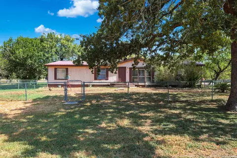58 Covey Dr, Lytle, TX 78052 photo 2