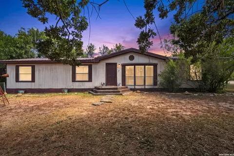 58 Covey Dr, Lytle, TX 78052 photo 4