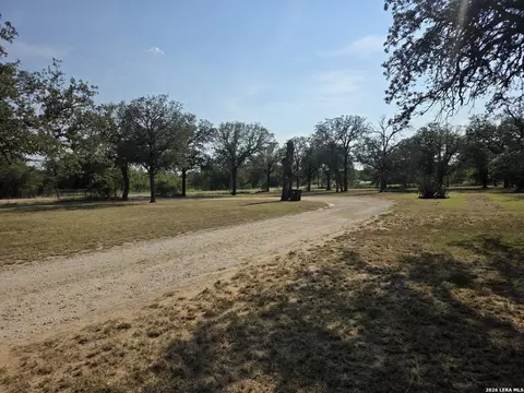 58 Covey Dr, Lytle, TX 78052 photo 7
