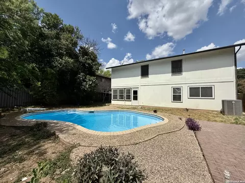 8711 Woods End, San Antonio, TX 78240