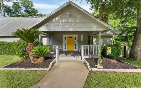 302 Shangrila Ln, New Braunfels, TX 78130