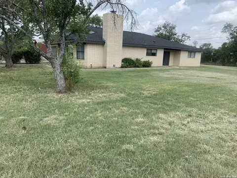 Exterior - 508 Crouch Ave, Devine, TX 78016 photo 9 of 12