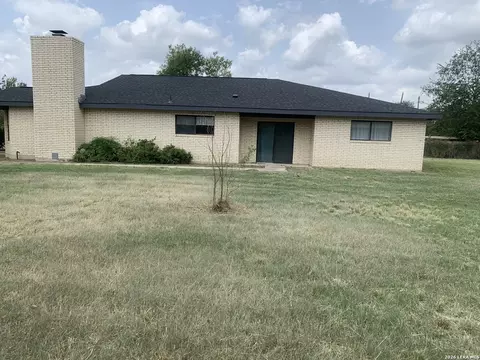 Exterior - 508 Crouch Ave, Devine, TX 78016 photo 7 of 12