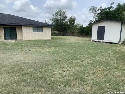 Exterior - 508 Crouch Ave, Devine, TX 78016 photo 6 of 12