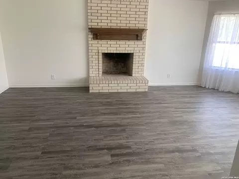 Living - 508 Crouch Ave, Devine, TX 78016 photo 3 of 4