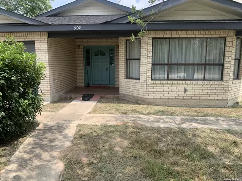 Exterior - 508 Crouch Ave, Devine, TX 78016 photo 2 of 12