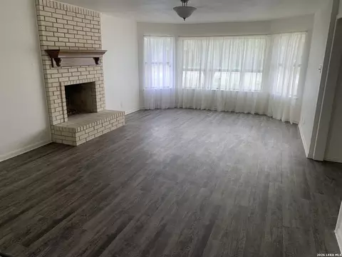 Living - 508 Crouch Ave, Devine, TX 78016 photo 1 of 4