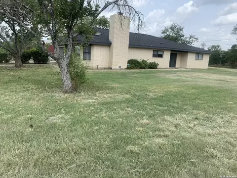 Exterior - 508 Crouch Ave, Devine, TX 78016 photo 8 of 12