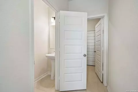 Entry Way - 10018 Jagger Ave, Converse, TX 78109 photo 5 of 5