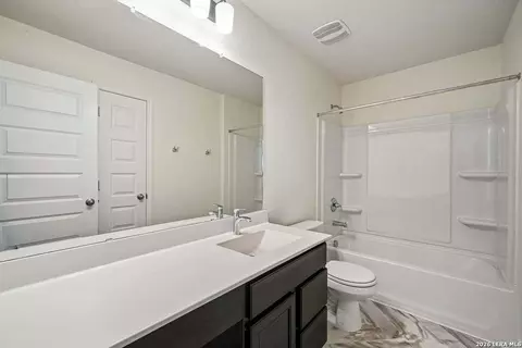 Bath - 10018 Jagger Ave, Converse, TX 78109 photo 2 of 2