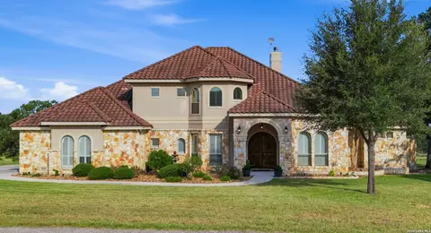 128 Abrego Ridge Dr, Floresville, TX 78114