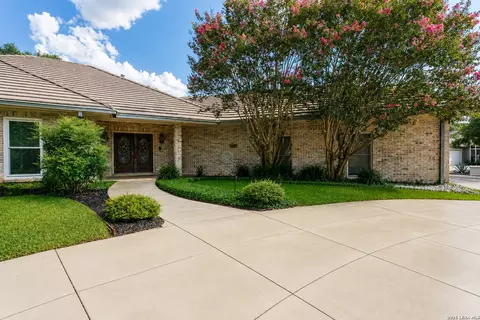 91 Granburg Cir, San Antonio, TX 78218