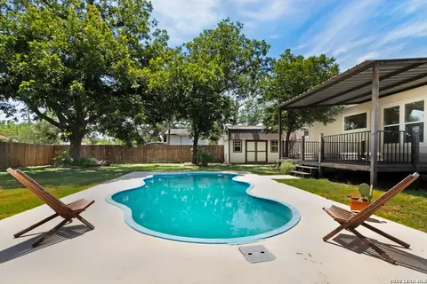 120 James, Sabinal, TX 78881