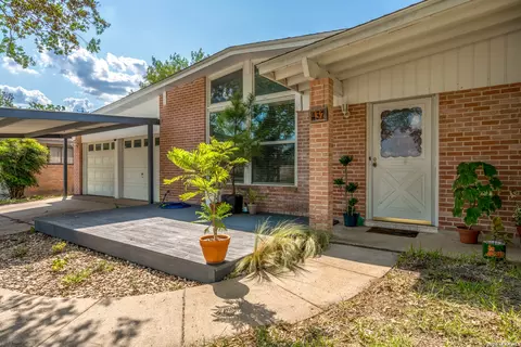 437 E Lindbergh Blvd, Universal City, TX 78148