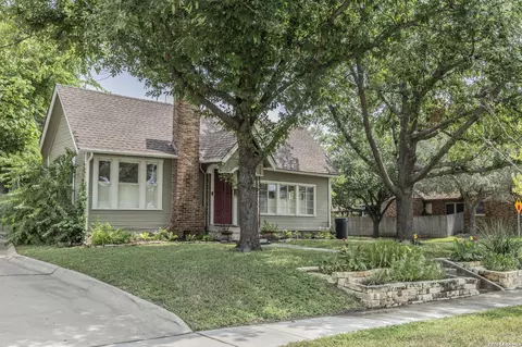 301 Furr Dr, San Antonio, TX 78201