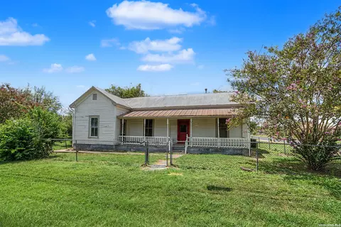 11609 Castro, Lacoste, TX 78039