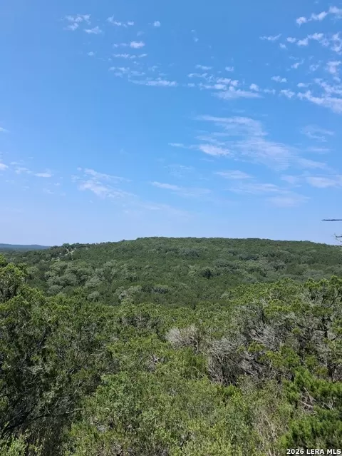 37 Park Cir, Lakehills, TX 78603