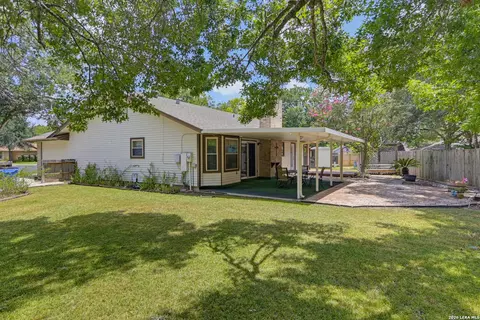 306 Southwick Cir, Seguin, TX 78155