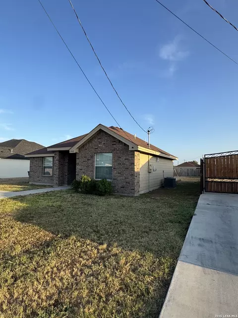 Exterior - 249 Violeta Dr, Eagle Pass, TX 78852 photo 3 of 5