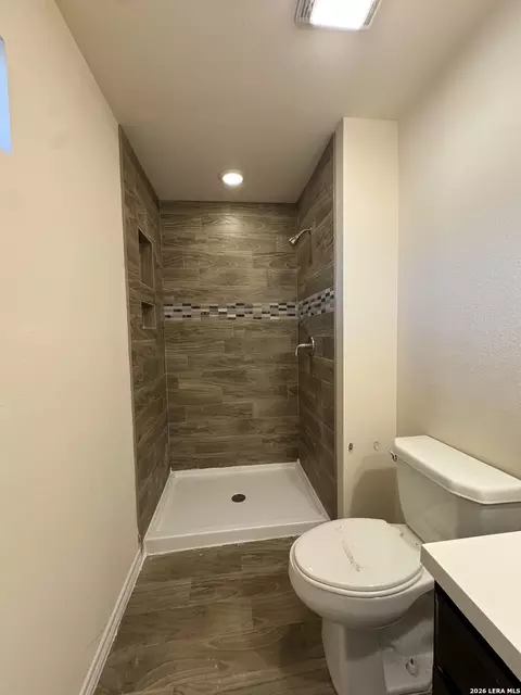 Bath - 249 Violeta Dr, Eagle Pass, TX 78852 photo 2 of 3