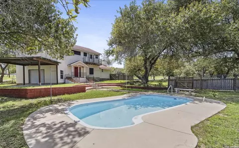 217 Sky View Dr, Adkins, TX 78101
