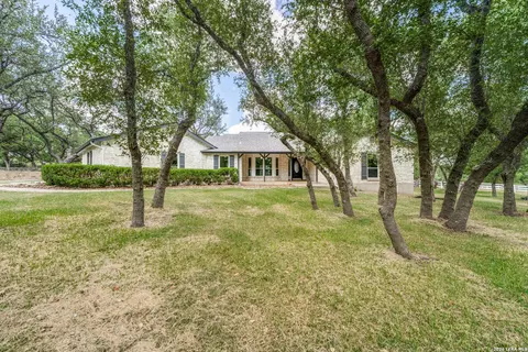 111 E Oak Estates Dr, San Antonio, TX 78260