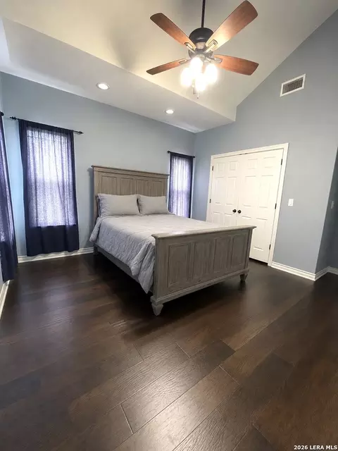 Bedroom - 704 Jack Nicklaus, Devine, TX 78016 photo 2 of 4