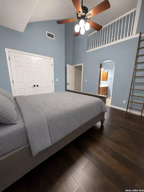 Bedroom - 704 Jack Nicklaus, Devine, TX 78016 photo 3 of 4