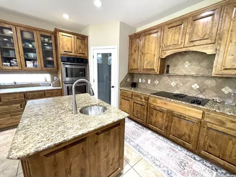Kitchen - 704 Jack Nicklaus, Devine, TX 78016 photo 4 of 4