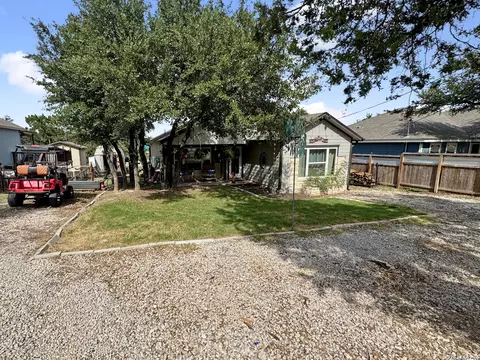 1463 Ramble Hls, Canyon Lake, TX 78133