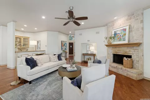 8 Aspen Creek Dr, San Antonio, TX 78248