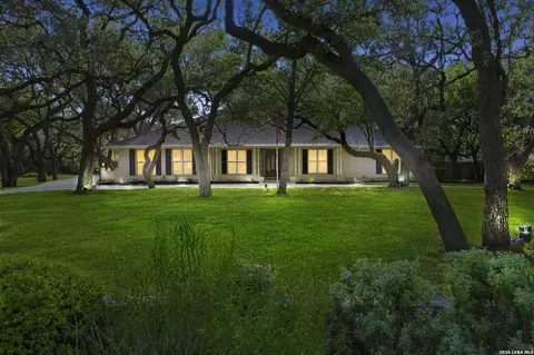 106 Bikeway Ln, Shavano Park, TX 78231