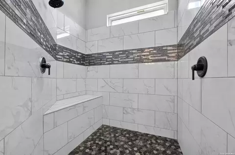 Bath - 14315 Quesenberry Rd, Von Ormy, TX 78073 photo 4 of 7