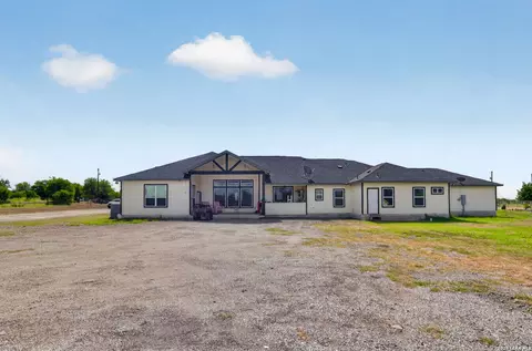 Exterior - 14315 Quesenberry Rd, Von Ormy, TX 78073 photo 8 of 9