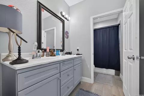 Bath - 14315 Quesenberry Rd, Von Ormy, TX 78073 photo 6 of 7
