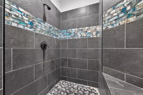 Bath - 14315 Quesenberry Rd, Von Ormy, TX 78073 photo 5 of 7
