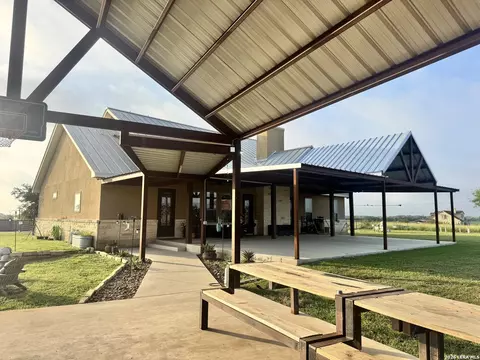 Exterior - 16489 Fm 472, Devine, TX 78016 photo 4 of 7