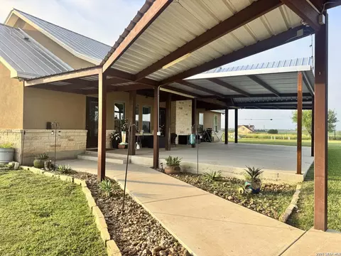 Exterior - 16489 Fm 472, Devine, TX 78016 photo 5 of 7